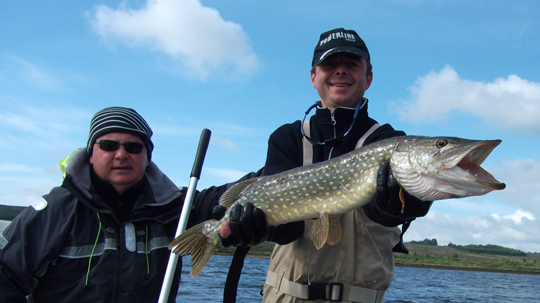 Les 2 avec un brochet de 755