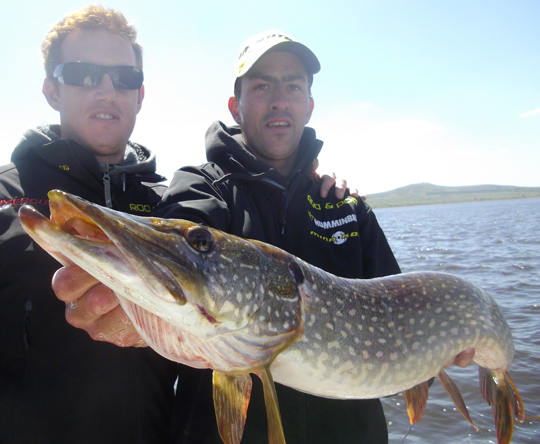 Les vainqueurs avec un brochet de 88cm 0